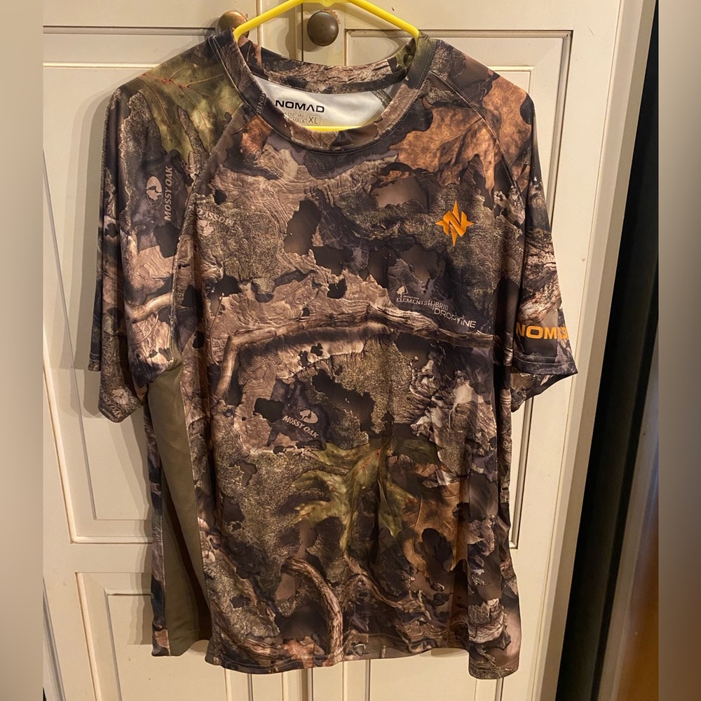 Nomad Men's Short Sleeve Camouflage Tee NWOT